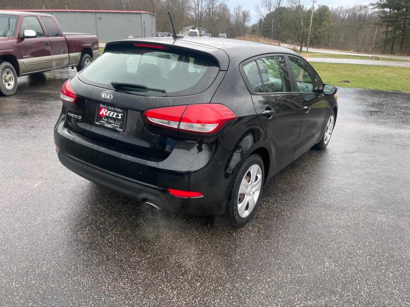 2016 Black /Black Kia Forte 5-Door LX (KNAFK5A8XG5) with an 2.0L I4 DOHC 16V engine, 6-Speed Automatic transmission, located at 547 E. Main St., Orwell, OH, 44076, (440) 437-5893, 41.535435, -80.847855 - This 2016 Kia Forte 5-Door with a 2.0 GDI engine and 6-speed automatic transmission provides a balanced blend of performance and efficiency, making it a compelling choice for those seeking a practical yet enjoyable driving experience. It is well-equipped with modern safety and comfort features, incl - Photo#17